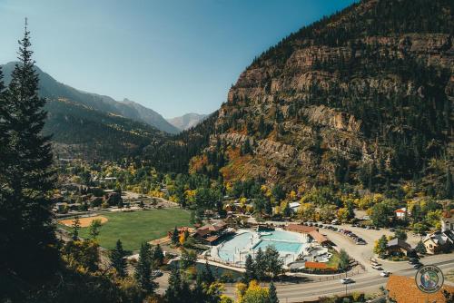 Ouray Riverside Resort - Inn & Cabins - image 11