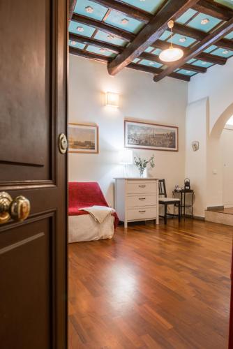 Colosseum Townhouse, Рим (фото 5)