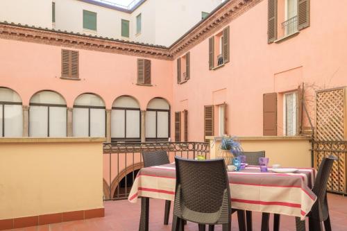 Galleria del toro apartments - Tap to explore photos