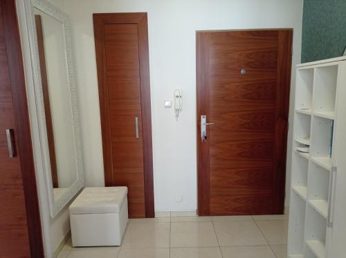 Amazing flat in old town with large balcony, Bratislava (fotografie 4)