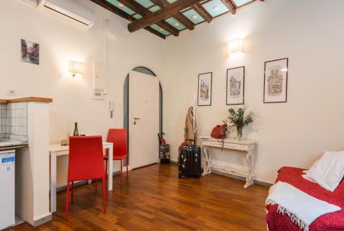 Colosseum Townhouse, Рим (фото 7)