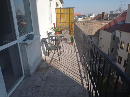 Amazing flat in old town with large balcony, Bratislava (fotografie 6)