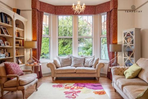 LUXURY HOME - CENTRAL WINDSOR, GATED PARKING - By Tempstay, Виндзор (фото 2)