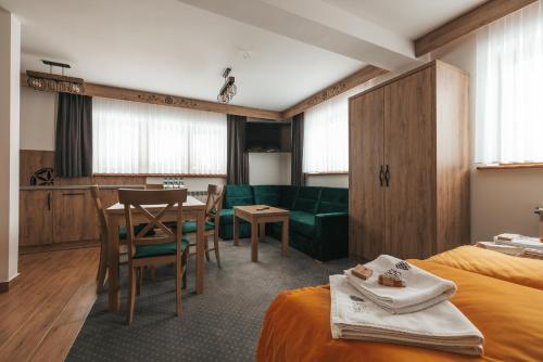Apartamenty Grand Tatry - sauna i jacuzzi wliczone w cenę pobytu - 10 minut pieszo od Term Bania - Apartment - Bialka Tatrzańska