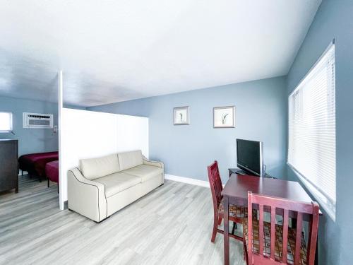 Sunrise Resort Motel South – Clearwater Beach, FL