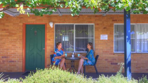 The Vines Motel & Cottages