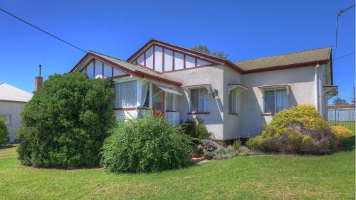 The Vines Motel & Cottages