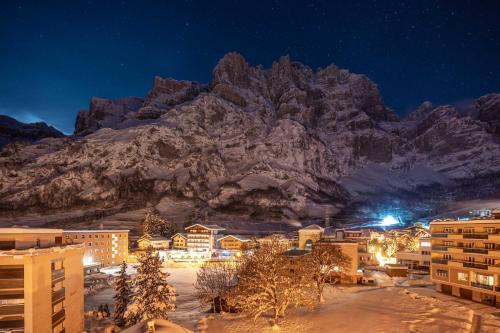 Kilátás, Hotel Grichting und Badnerhof in Leukerbad