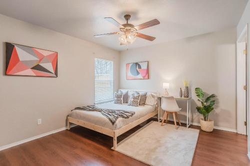 3Bedroom 2Bathroom close to historic downtown fast wifi detail