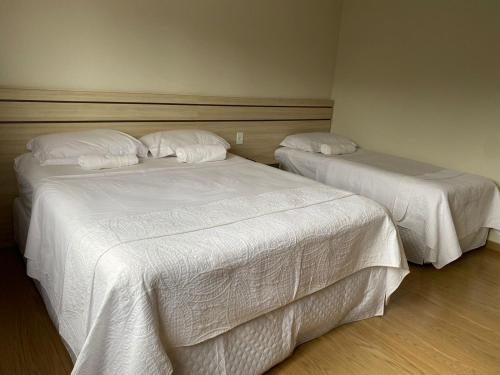 1 queen bed, 1 twin bed