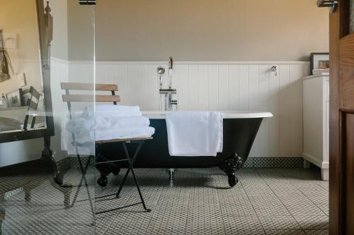 Bathroom, Shaws Road Winery B&B in Steels Creek
