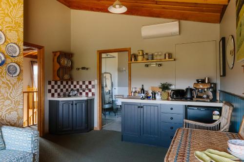 Kitchen, Shaws Road Winery B&B in Steels Creek