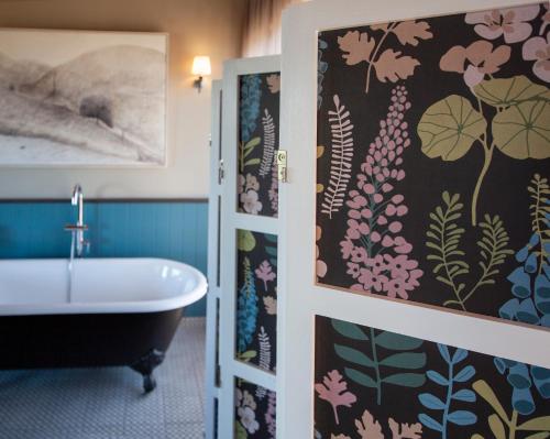 Bathroom, Shaws Road Winery B&B in Steels Creek