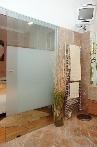 One-Bedroom Apartment with Sauna image 5