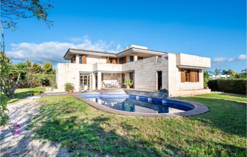 Nice home in Marratxí with WiFi, Outdoor swimming pool and 4 Bedrooms gîte à louer La Indioteria