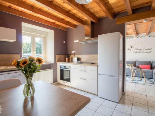 . Appartement Saint-Sauves-d'Auvergne, 3 pièces, 4 personnes - FR-1-630-175