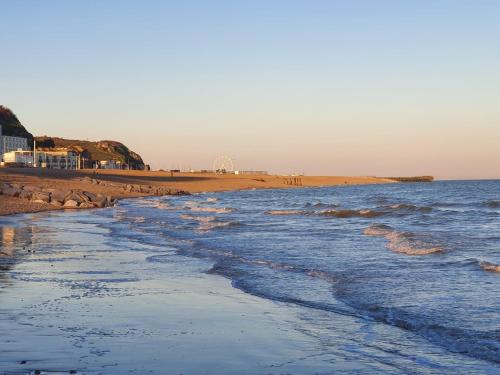 ชายหาด, เซนล๊อค เกสท์เฮาส์ (Senlac Guesthouse) in เอสติ้งส์