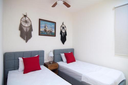 Bohemian Chic Apartment Great Location Fully-Equipped Lovely Private Balcony Garden View