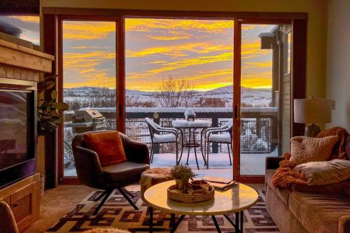 Walkable Park Mountain Getaway: Hot Tub & Views! - Deer Mountain, UT