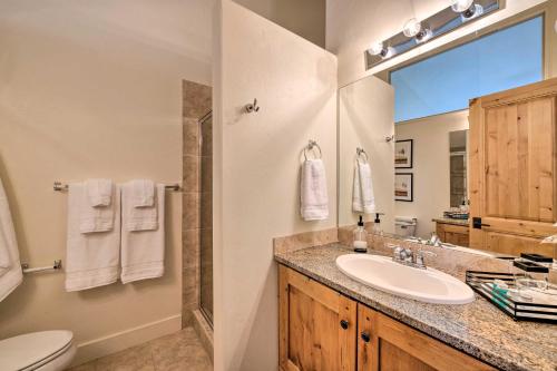 Chic Mtn Getaway with Hot Tub by Shops and Ski Shuttle in Kimball Junction