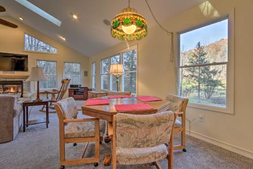 Sugar Grove Escape with Hot Tub and Remote Workspace! in Sugar Grove, USA