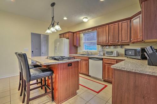 Sugar Grove Escape with Hot Tub and Remote Workspace! in Sugar Grove, USA