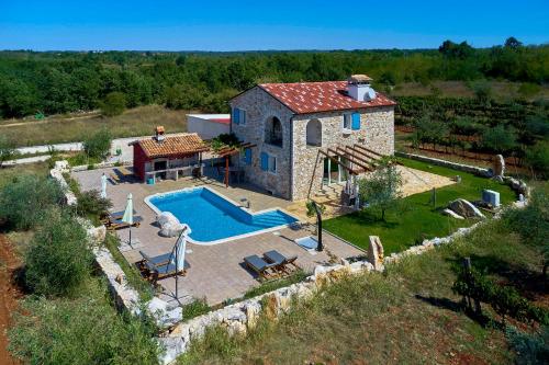 Relax house surrounded by olives and vineyard