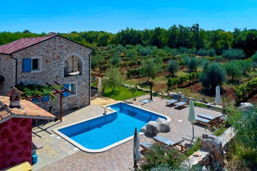 Relax house surrounded by olives and vineyard