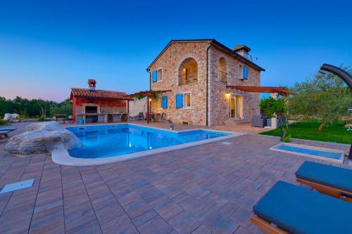 Relax house surrounded by olives and vineyard