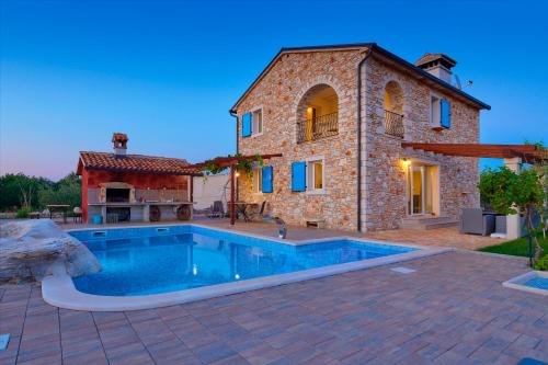 Relax house surrounded by olives and vineyard