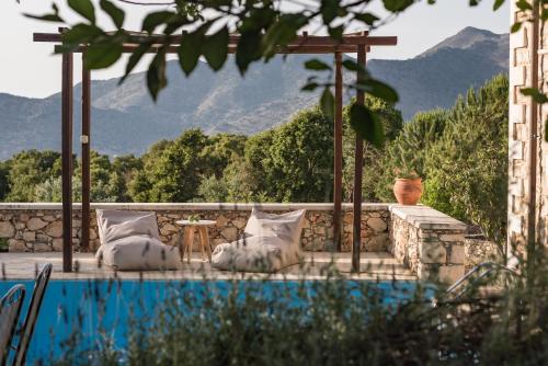 Koules Estate, with Private Pools & BBQ - embracing Nature, By ThinkVilla - Απλαδιανά