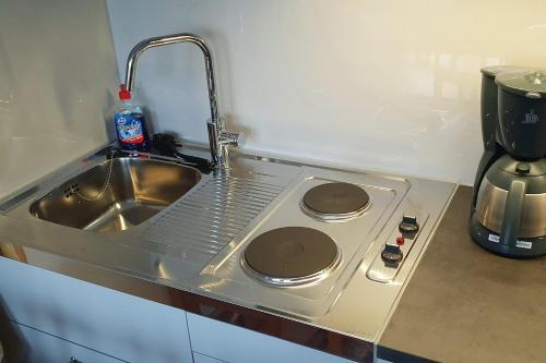 Campus Apartment Alexander 550m von Lukaskirchgemeinde Pfarramt entfernt