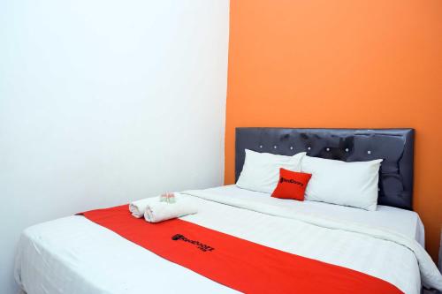 Double Room room in RedDoorz @ Kawasan Industri Candi Semarang