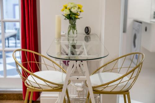 Stylish flat with private yard in Shepherd’s Bush - image 14