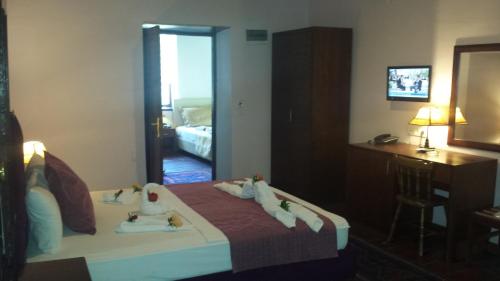 Standard Family Room image 9