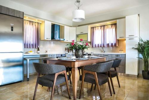  Karavias in Trapezaki