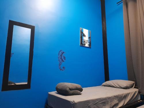 Ozi Inn Backpackers - Perth -Valid International Passport Required – Perth, IL