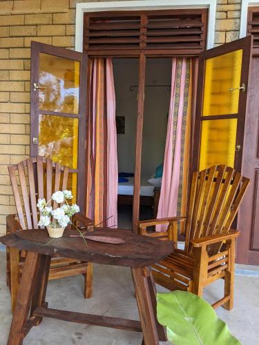 King Room with Garden View image 7