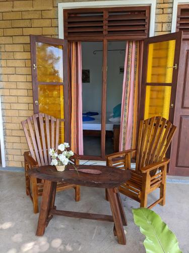 King Room with Garden View image 6
