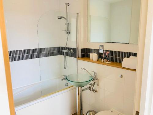 Opulent Living Serviced Apartments - Centre of Birmingham 2 Bedroom - Perfect for Families Group or Business - image 12