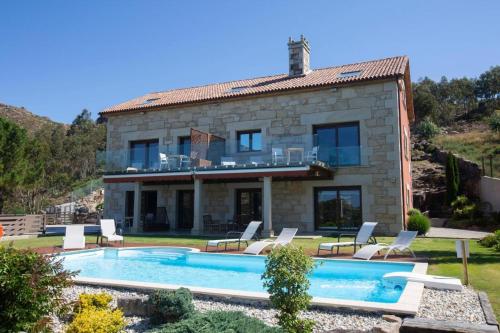  A Ballenera de Caneliñas in Cee