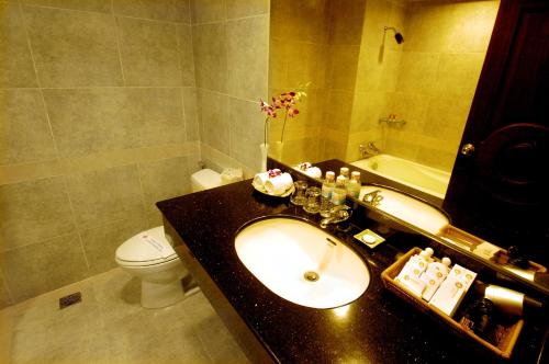 room detail thumbnail 2