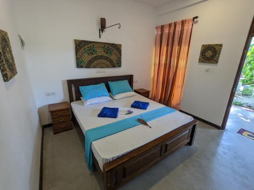 King Room with Garden View image 3