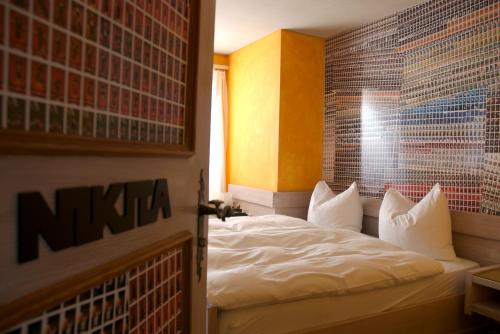 Arena Lodge - image 13