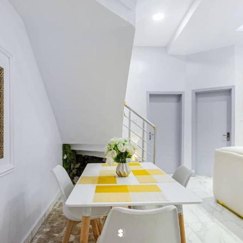 CHEAP LUXURY 4 BEDROOM DUPLEX