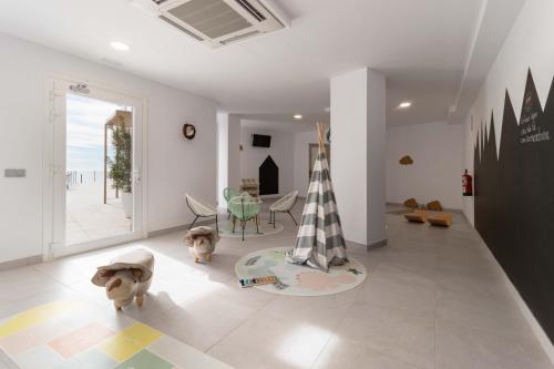 BayView Hills, luxury 2 bedroom apartment - Tap to explore photos