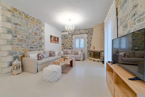 Shared lounge/TV area, Faraggi Villas in Anogeia