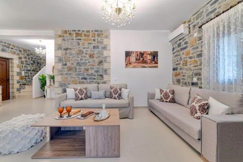 Shared lounge/TV area, Faraggi Villas in Anogeia