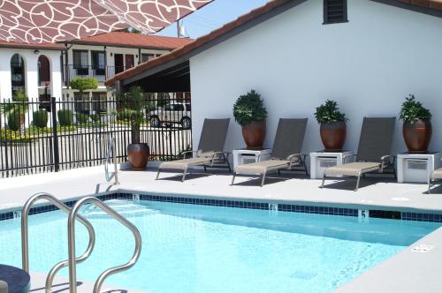 泳池, Travelodge by Wyndham Vallejo in 瓦列霍