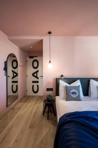 2 twin beds